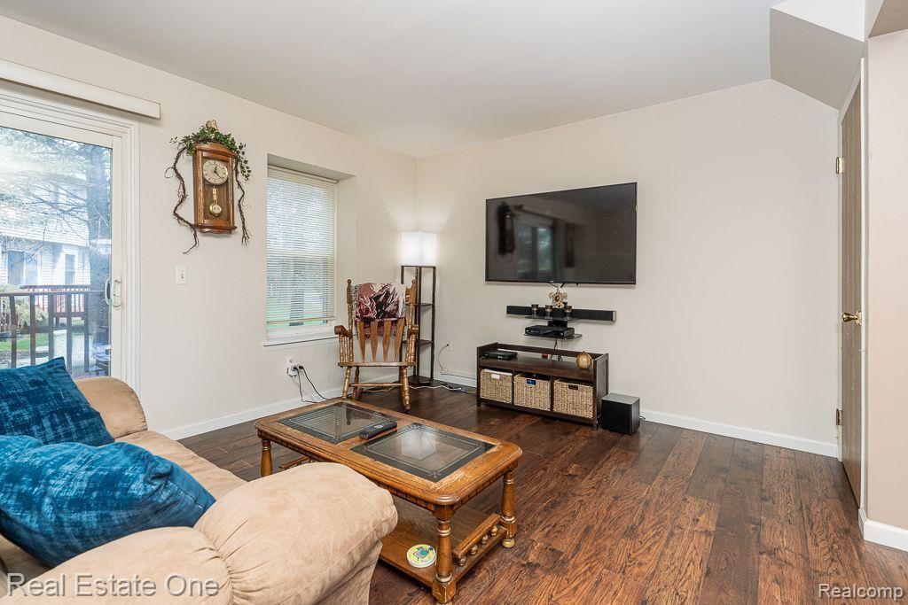 6472 LOCHAVEN Lane, Waterford, MI 48327 — Photo 6