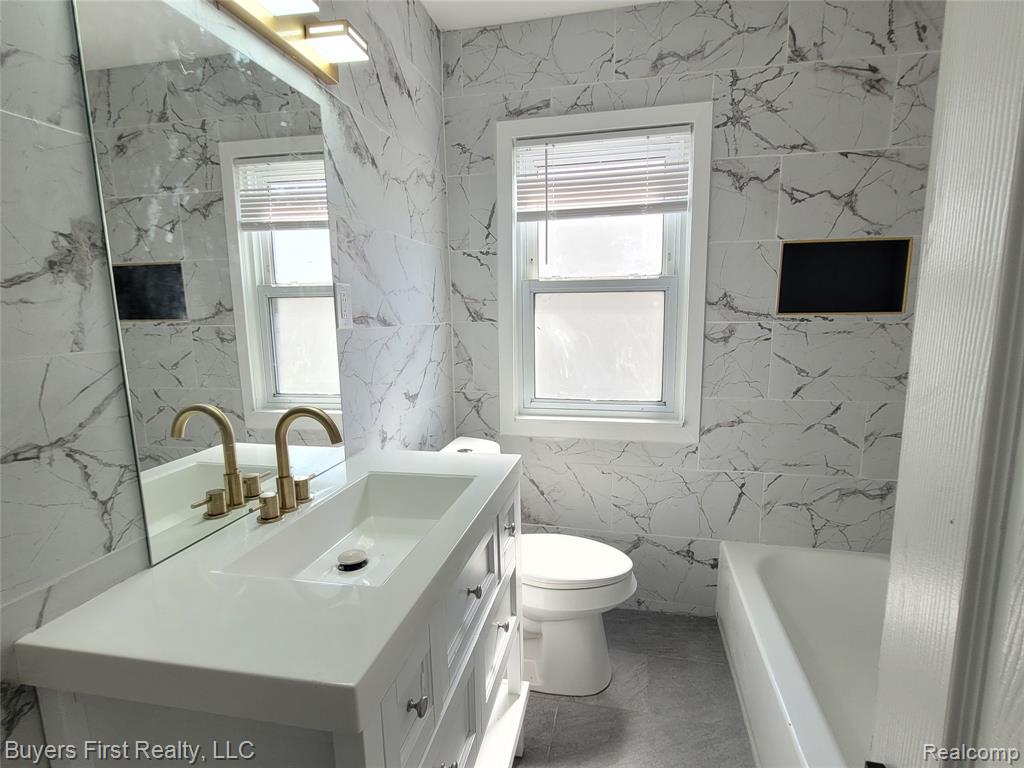 8710 Albany Street, Oak Park, MI 48237 — Photo 11