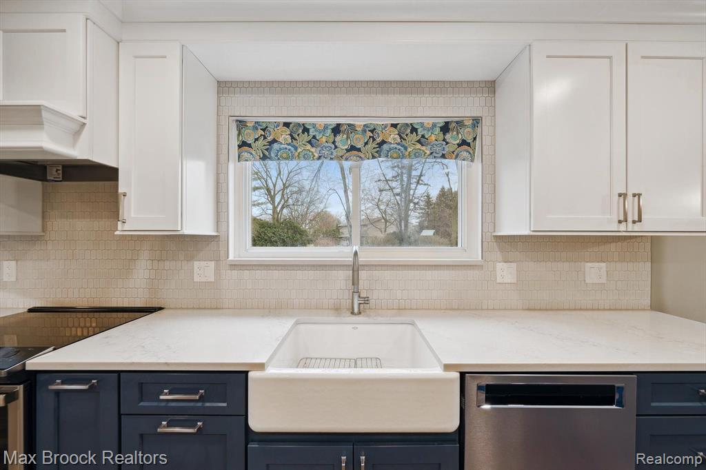 4488 BEACH Road, Troy, MI 48098 — Photo 12