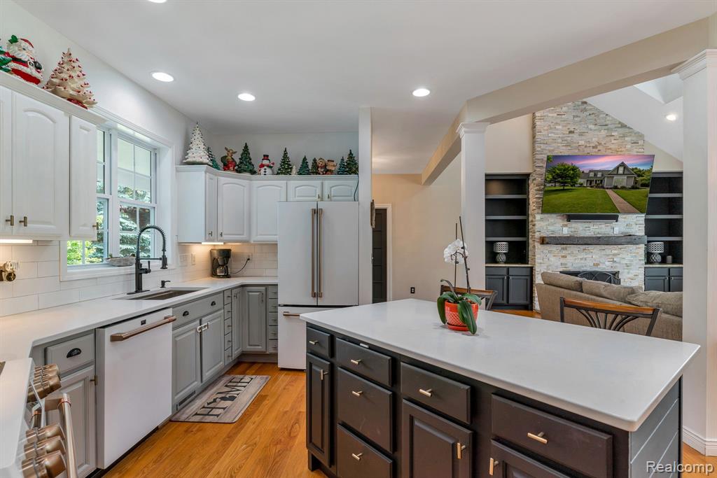 5827 WESTWOOD Drive, Grand Blanc, MI 48439 — Photo 16