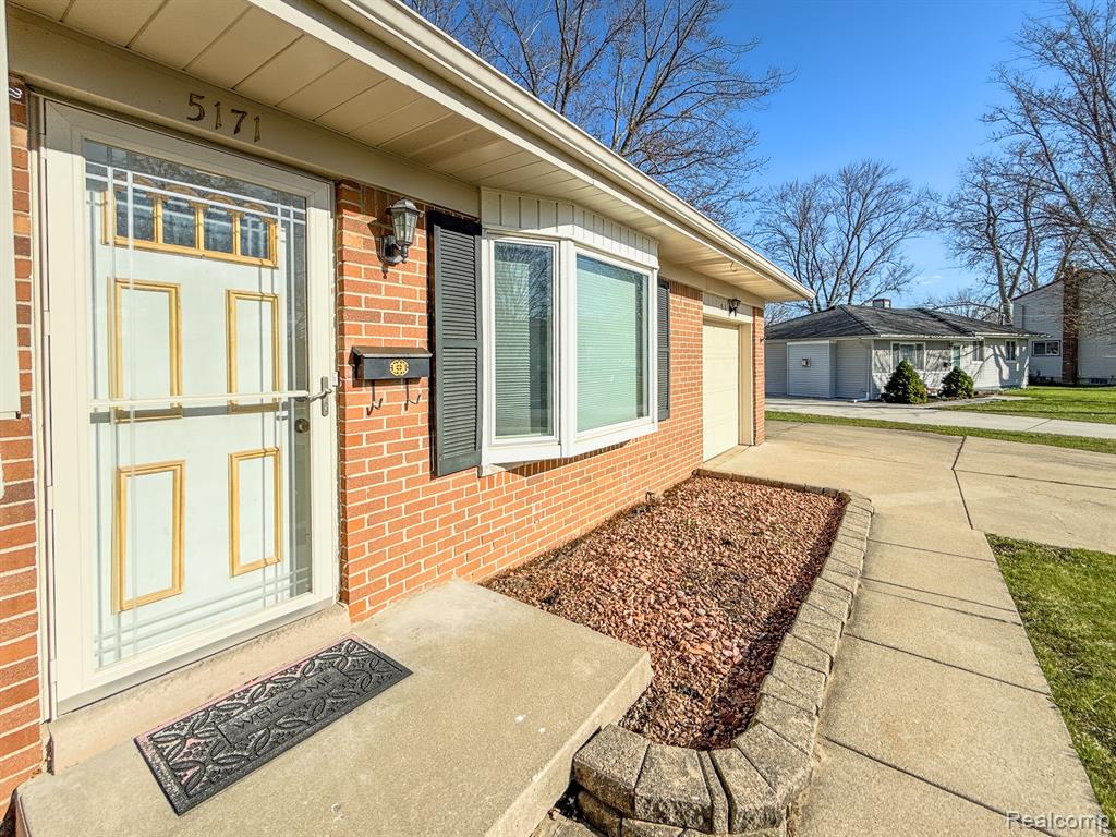 5171 OAKVIEW Drive, Swartz Creek, MI 48473 — Photo 4