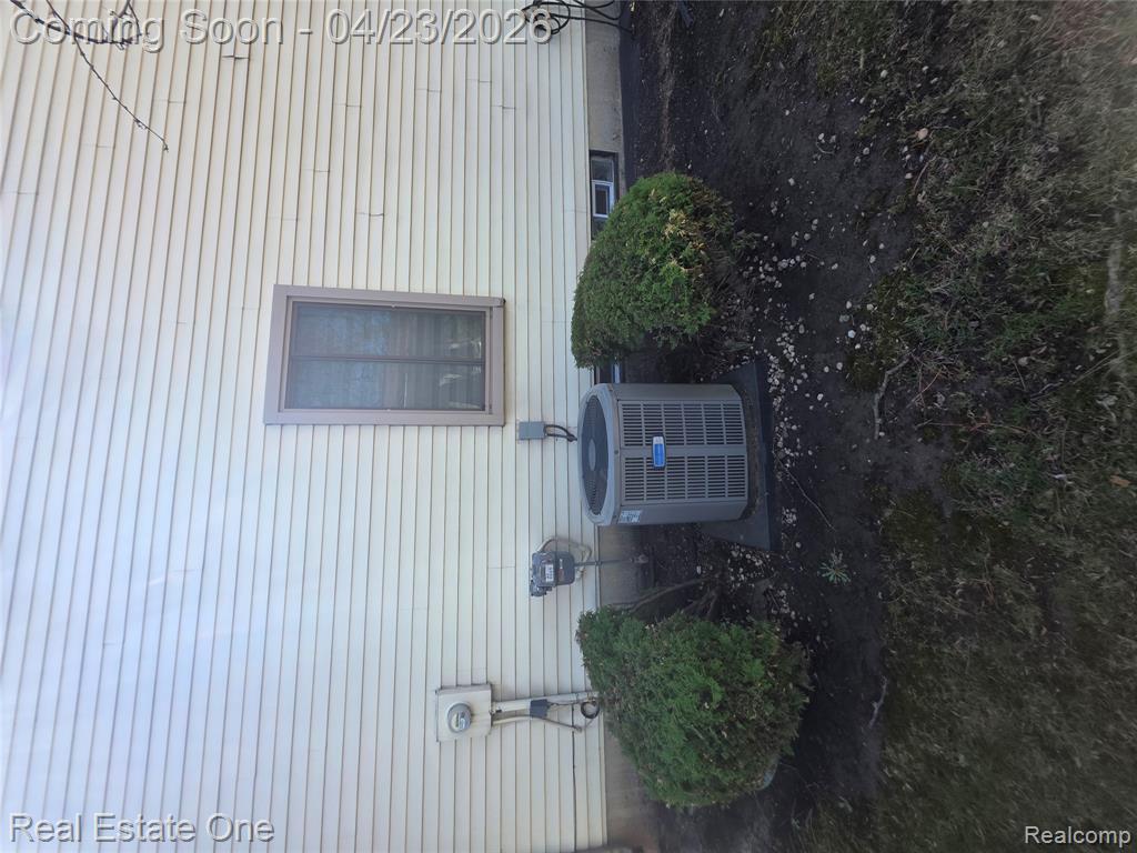 2898 Roundtree Drive, Troy, MI 48083 — Photo 5