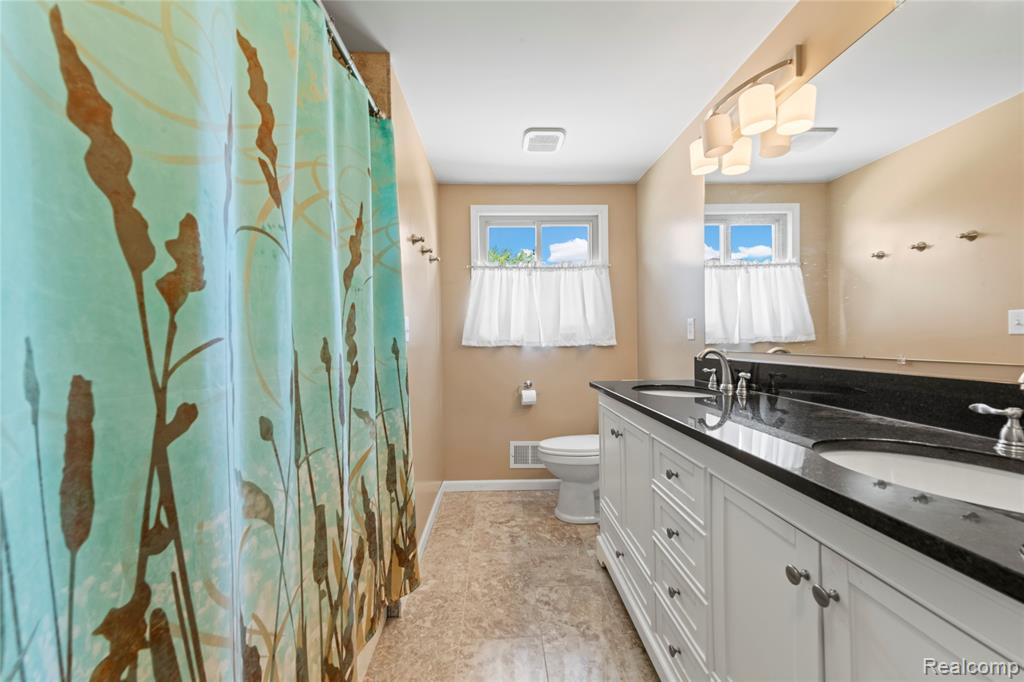 17621 Brentwood Drive, Riverview, MI 48193 — Photo 17