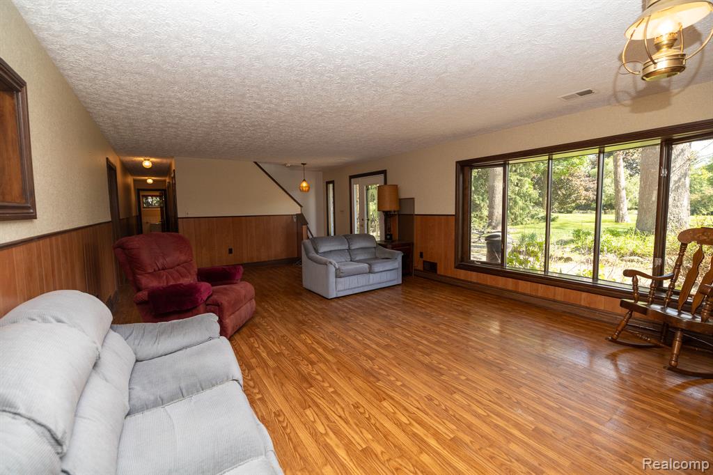6084 Upper Straits Boulevard, West Bloomfield, MI 48324 — Photo 30
