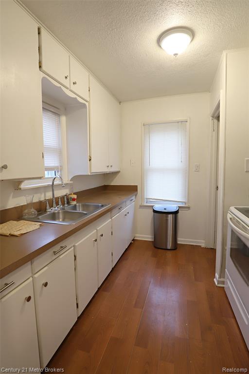 2074 N Center Road, Burton, MI 48509 — Photo 10