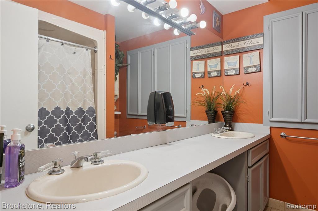 4665 W Maple Road, Bloomfield Hills, MI 48301 — Photo 23