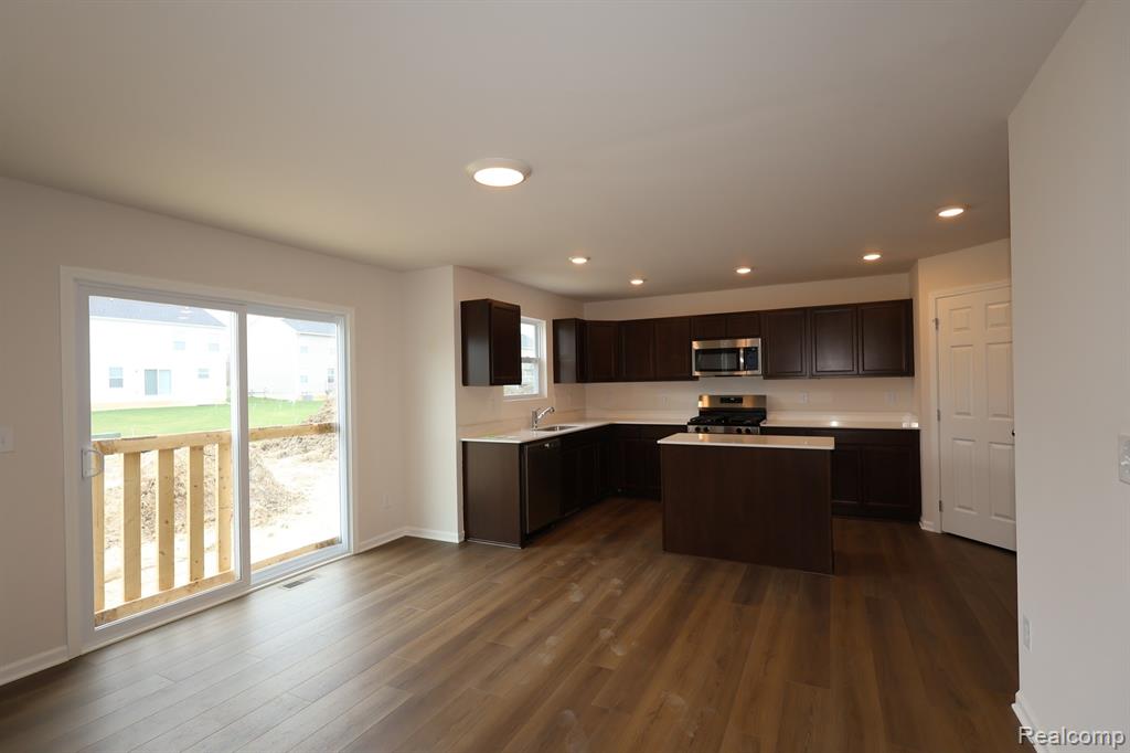 642 Harvest Way, Chelsea, MI 48118 — Photo 5