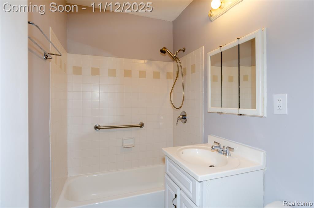 577 Peacock Avenue, Pontiac, MI 48340 — Photo 33