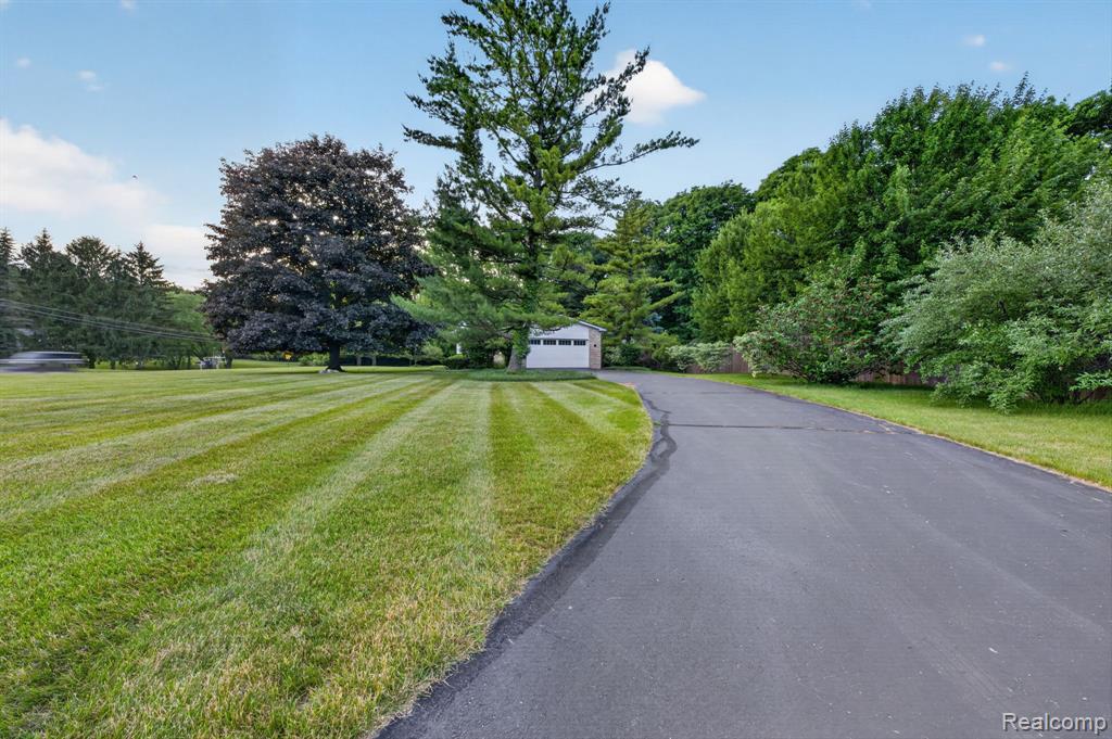 9144 Deer Park Court, Fenton, MI 48430 — Photo 7