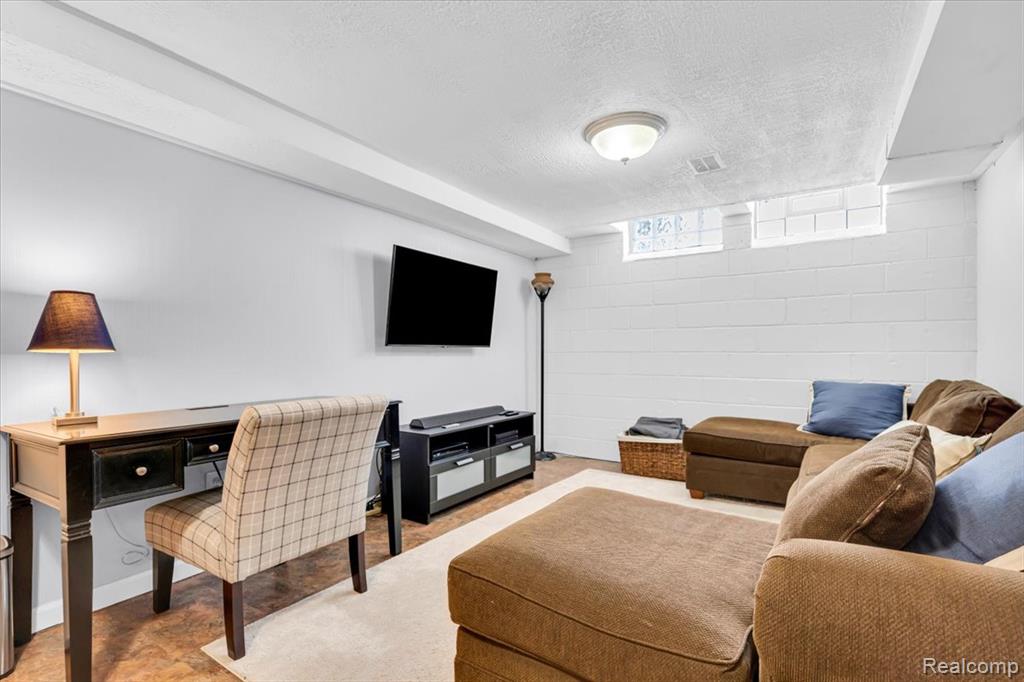 784 University Place, Grosse Pointe, MI 48230 — Photo 39