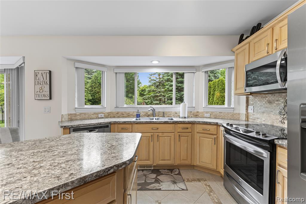 43316 Brooks Drive, Clinton Twp, MI 48038 — Photo 15
