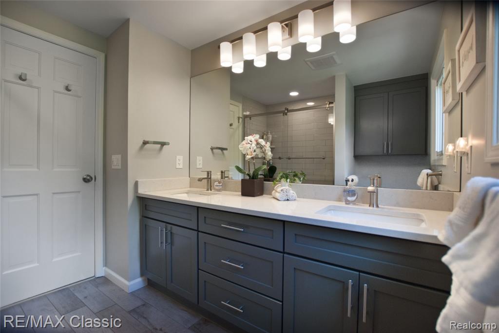 44500 Louvert Court, Novi, MI — Photo 34