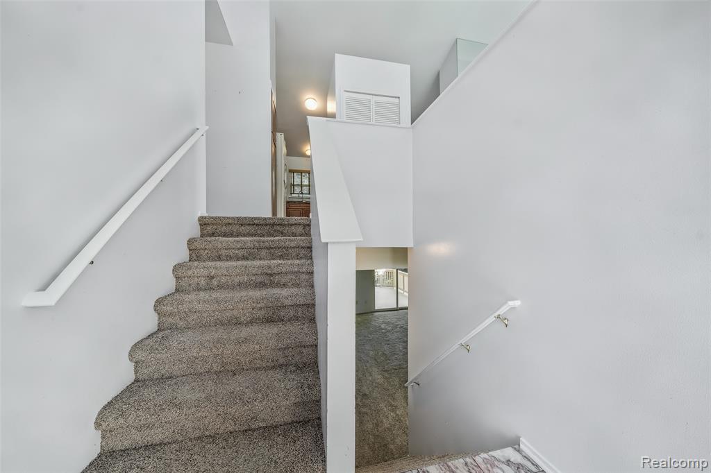 870 Huntclub Boulevard, Auburn Hills, MI 48326 — Photo 4
