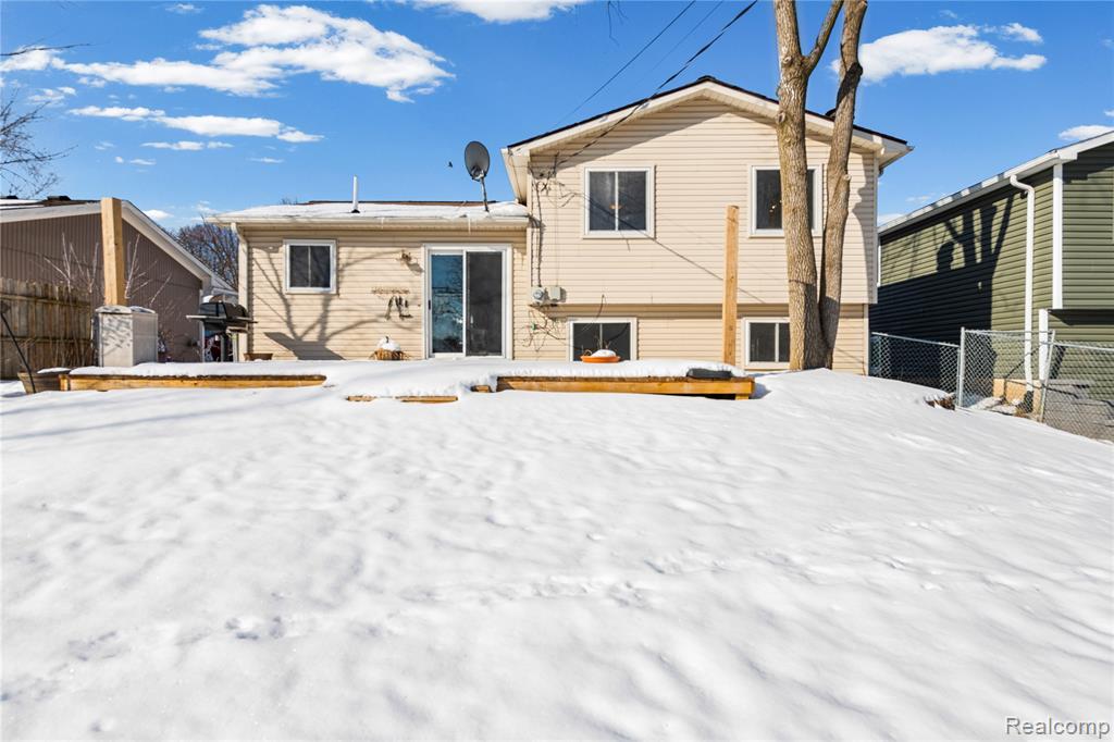 715 Woodingham Avenue, Waterford, MI 48328 — Photo 4