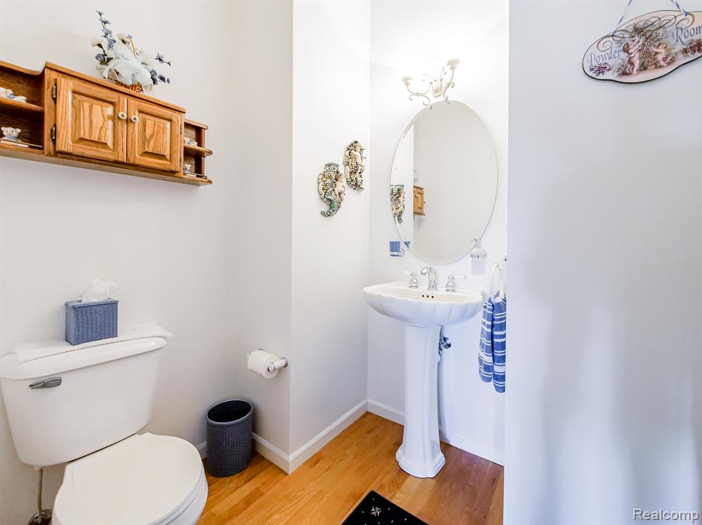 8011 WOODSTONE Drive, Grand Blanc, MI 48439 — Photo 16