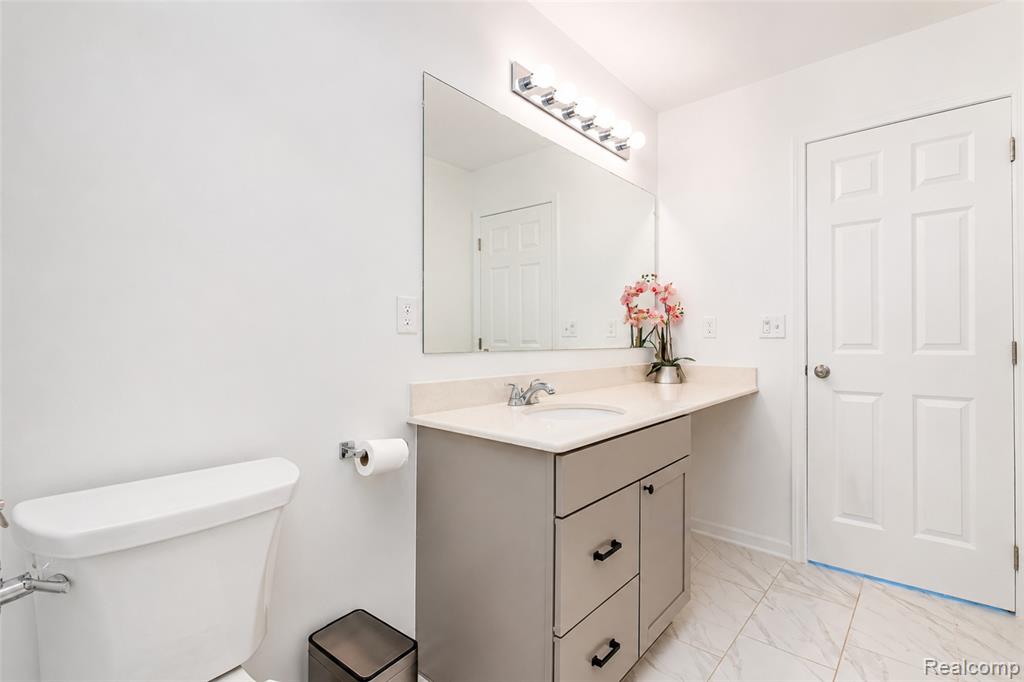 51172 Quaker Lane, Canton, MI 48187 — Photo 32