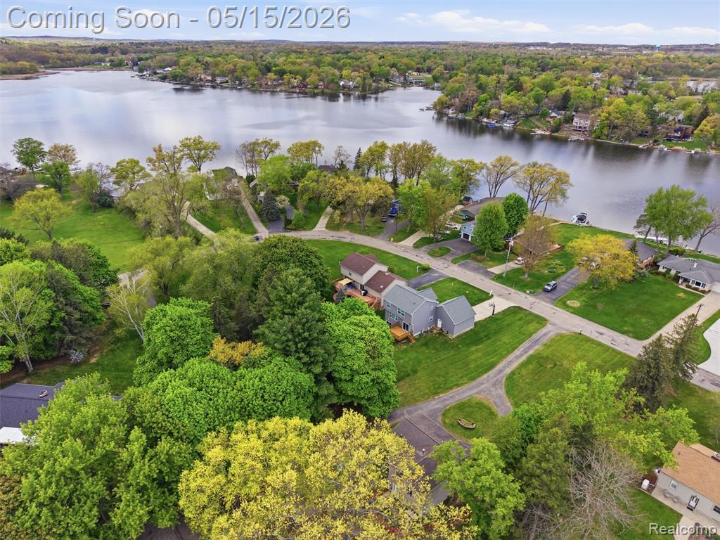 4241 Island Park Drive, Waterford, MI 48329 — Photo 3