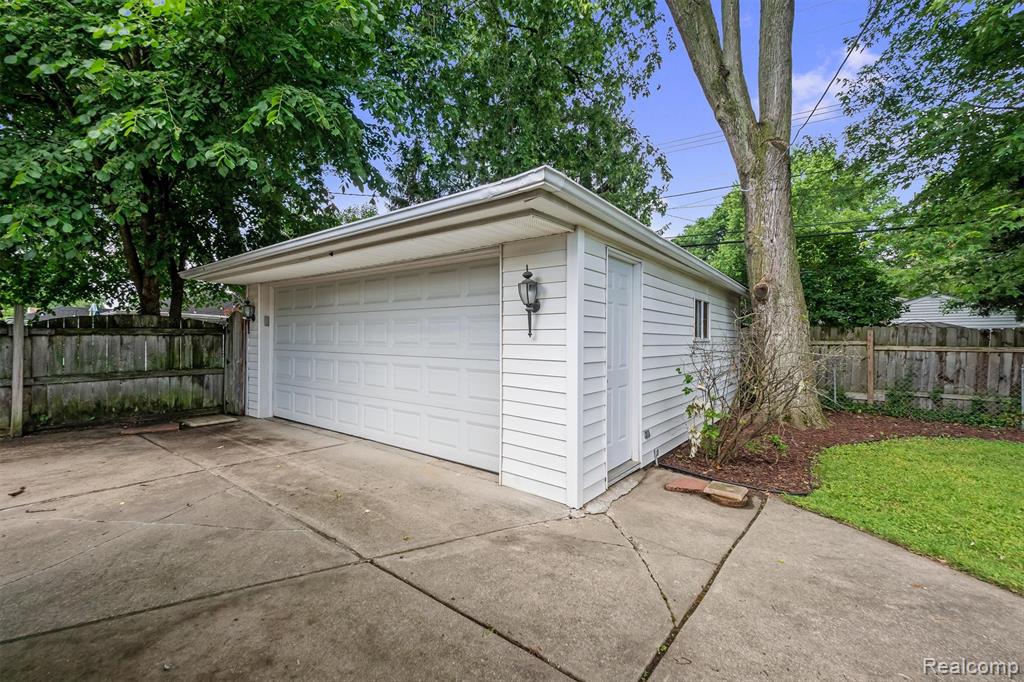 519 Essex Street, Clawson, MI — Photo 4