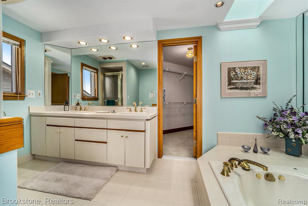 32315 N River Road, Harrison Township, MI — Photo 20