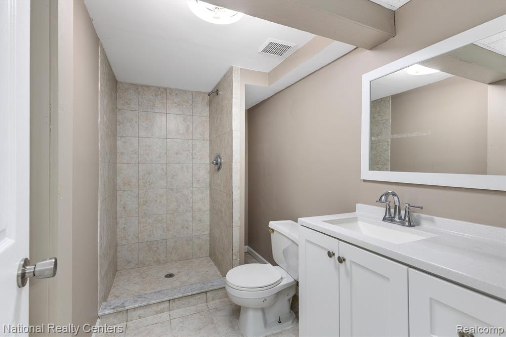 51569 PINEWOOD Drive, Macomb, MI 48042 — Photo 41