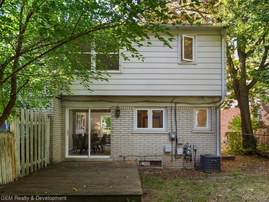 486-490 Fairbrook St, Northville, MI 48167 — Photo 21