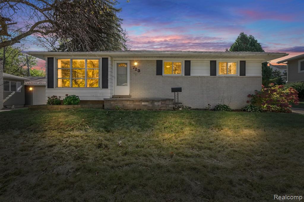 723 Sweetbriar, Milford, MI 48381 — front exterior