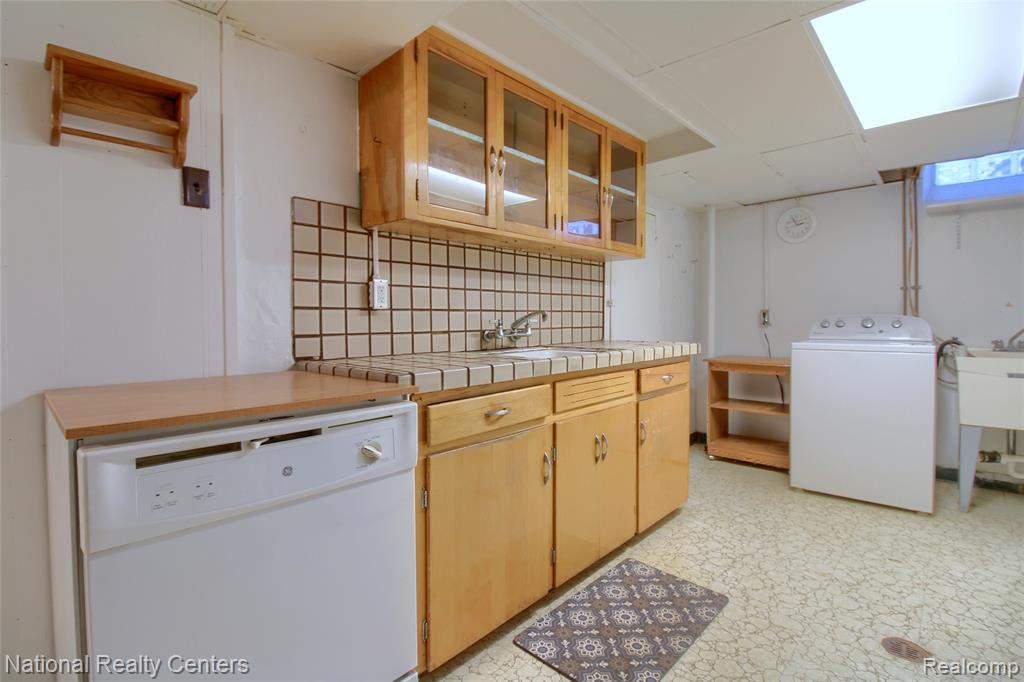 6511 Henry Ruff Road, Garden City, MI — Photo 28