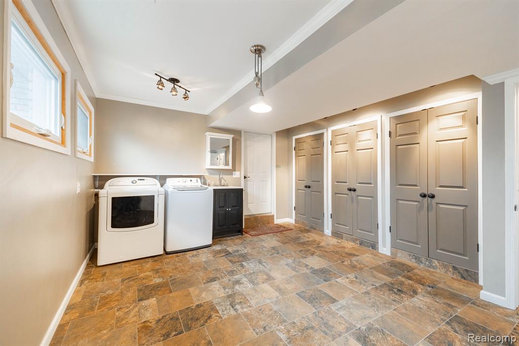 8064 WOOD Drive, Grosse Ile, MI 48138 — Photo 12