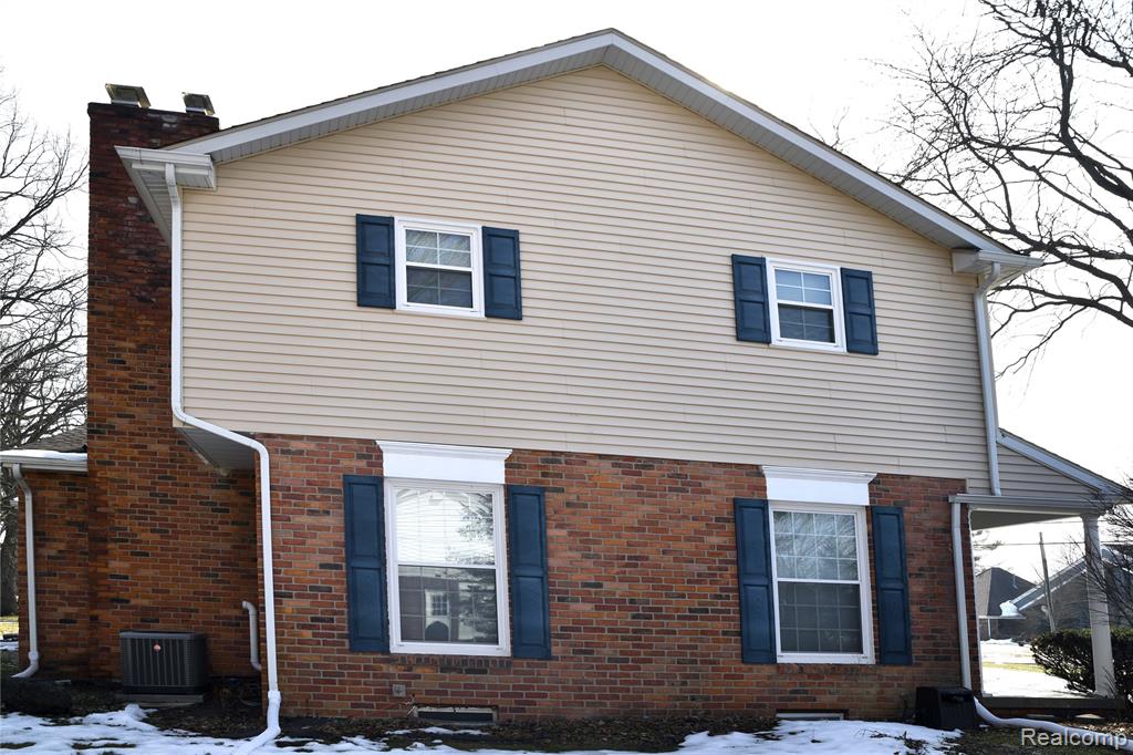 9693 BURNING TREE Drive, Grand Blanc, MI 48439 — Photo 57