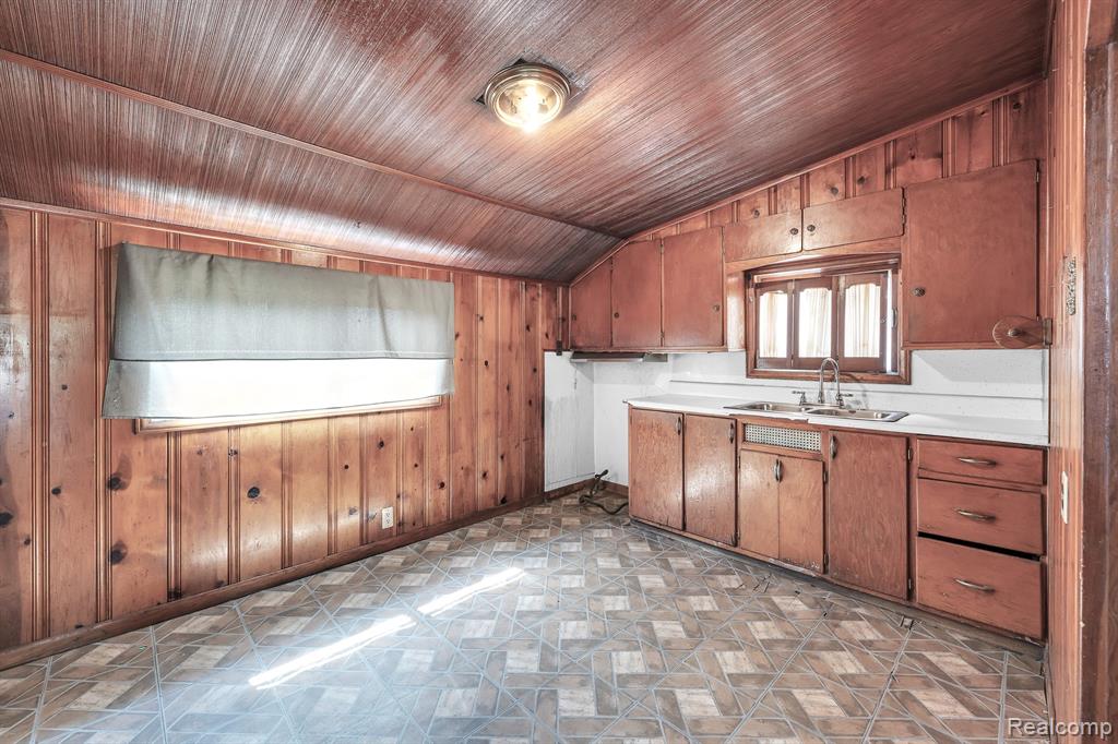 5635 BRANDON Street, Detroit, MI 48209 — Photo 9
