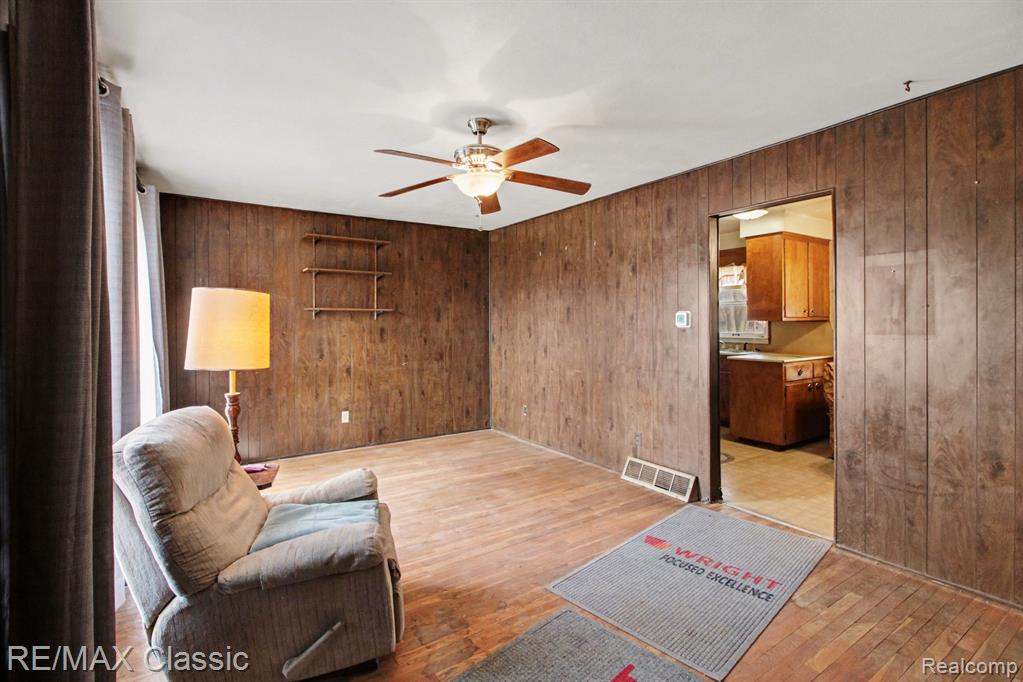 1076 Benstein Road, Commerce Twp, MI 48390 — Photo 14