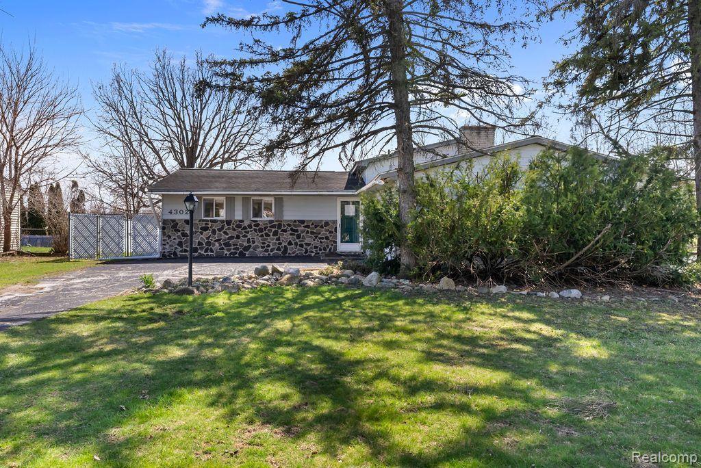 4302 ESTA Drive, Flint, MI 48506 — Photo 3