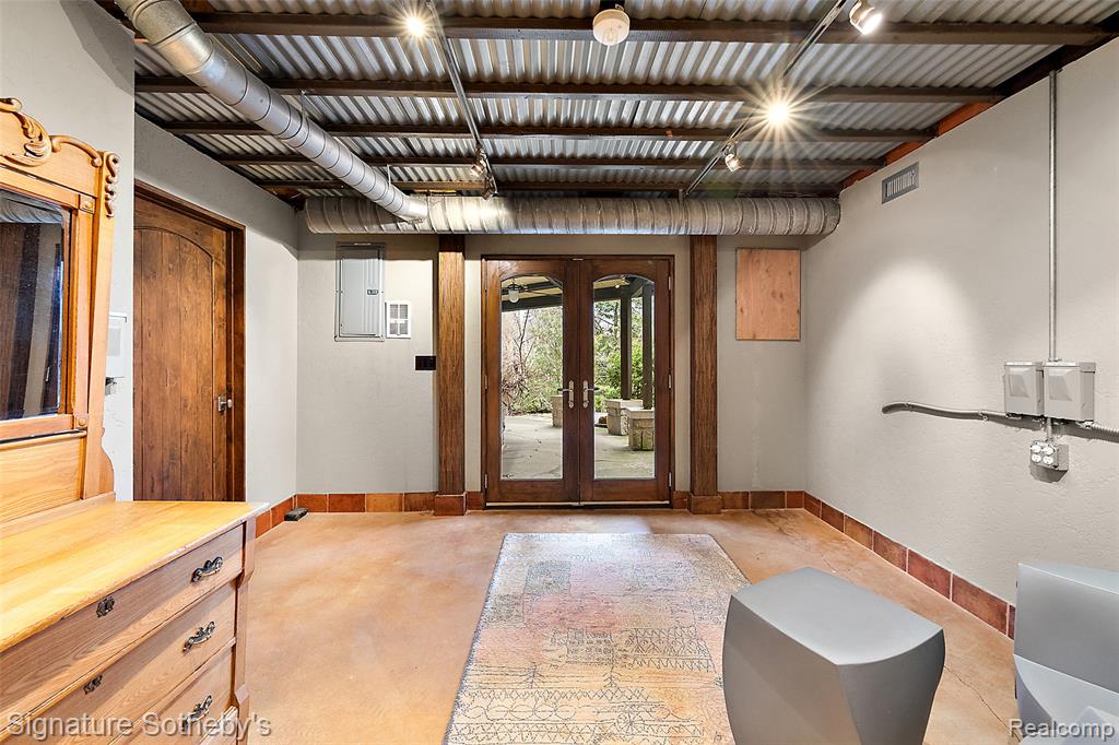 7357 LINDENMERE Drive, Bloomfield Hills, MI 48301 — Photo 49