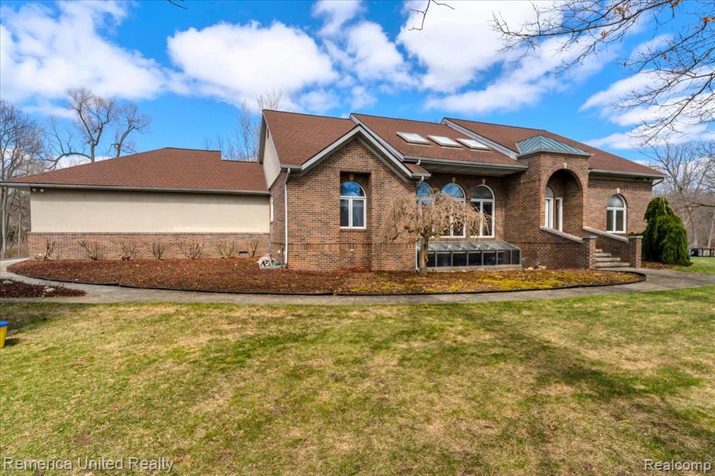 2457 Spring Lake Lane Lane, Brighton, MI 48114 — Photo 3