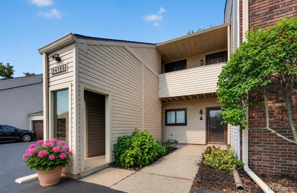 24156 Parke Lane, B, Grosse Ile, MI 48138