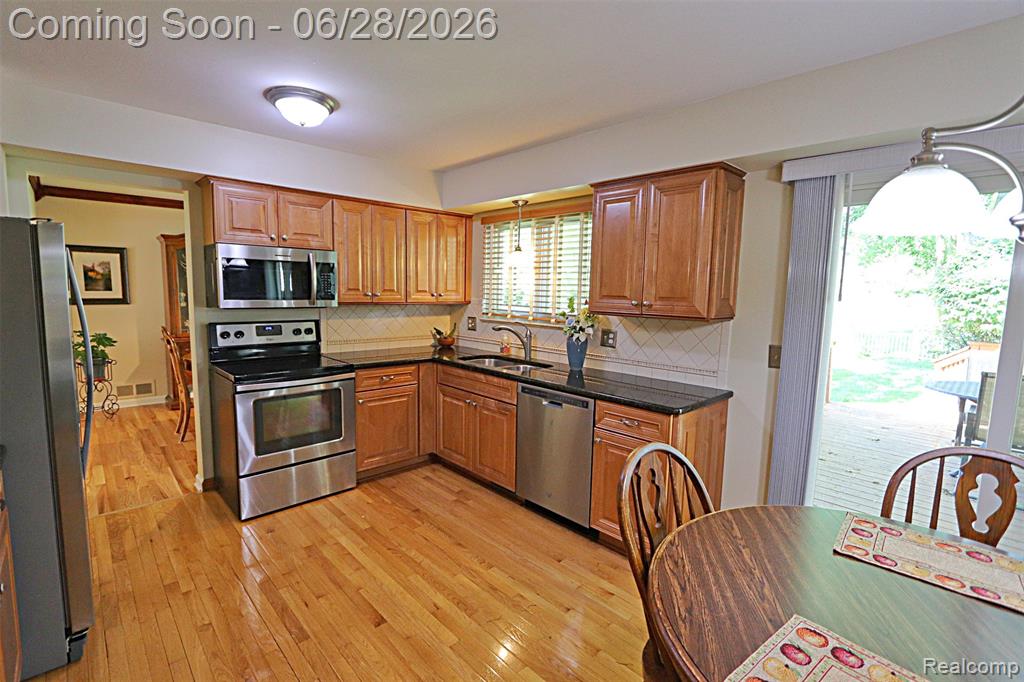 9391 Mayflower Court, Plymouth, MI 48170 — Photo 6