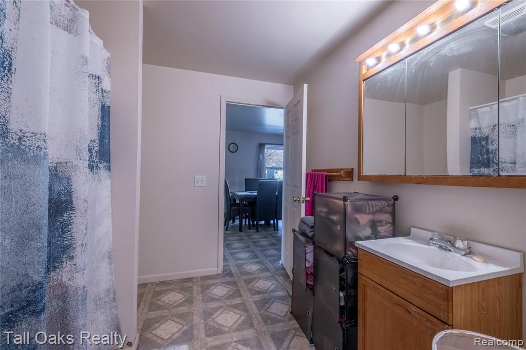 6054 E Pierson Road, Flint, MI 48506 — Photo 18