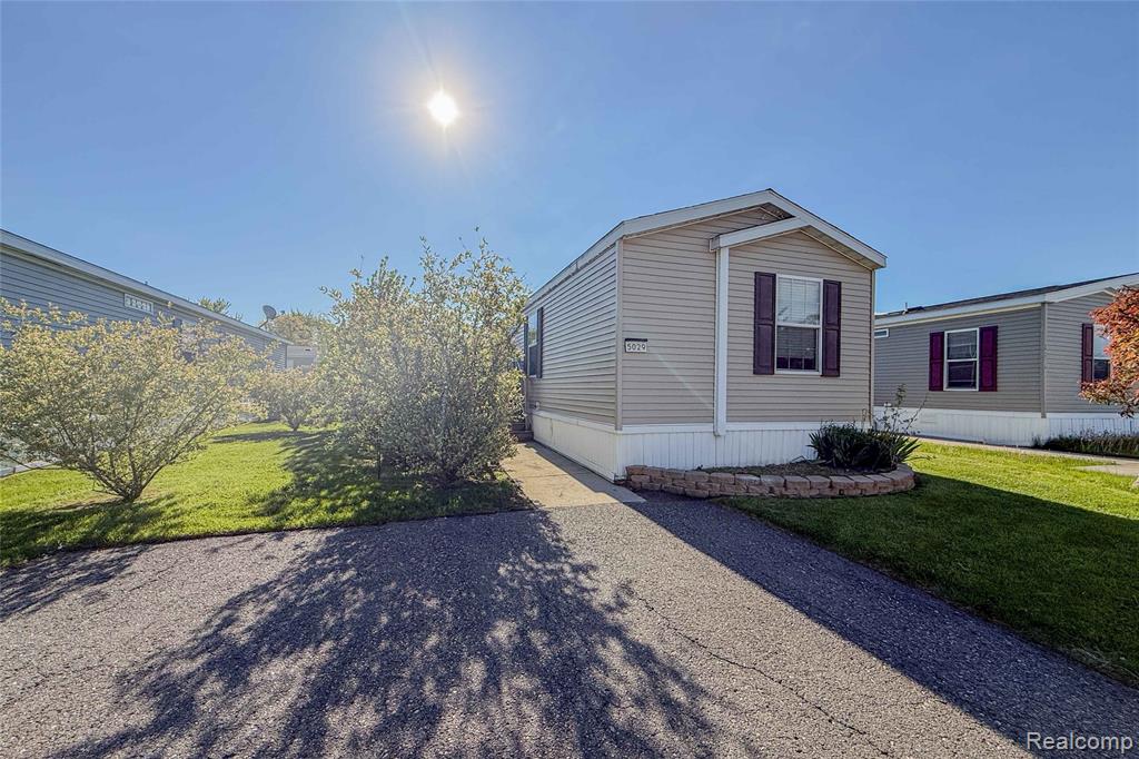 41021 Old Michigan Ave, 39 A, Canton, MI 48188 — front exterior