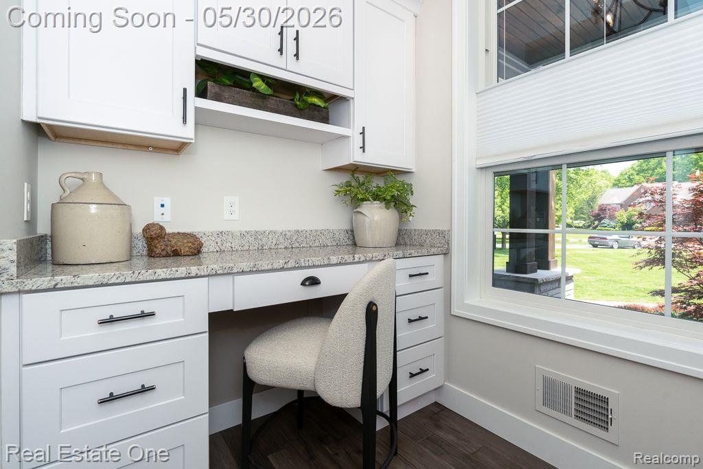 60553 PENNINGTON Way, Rochester, MI 48306 — Photo 10