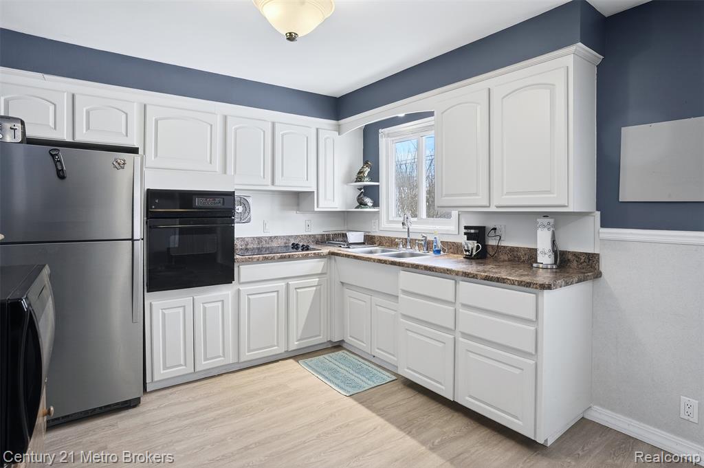5328 Don Shenk Drive, Swartz Creek, MI 48473 — Photo 12