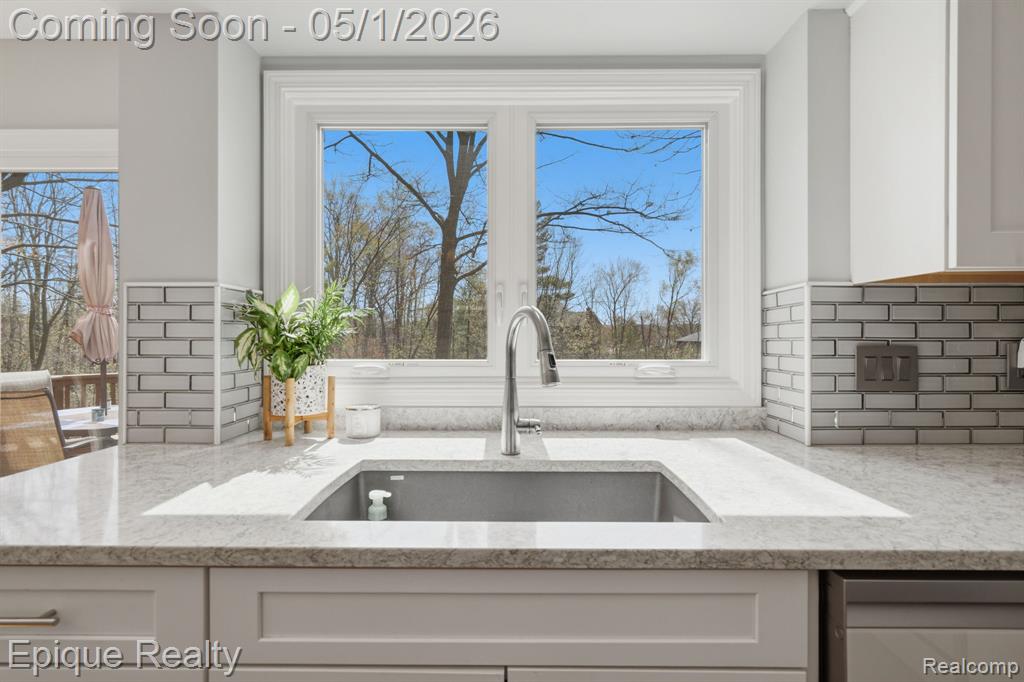 2568 Canoe Circle Drive, Lake Orion, MI — Photo 8
