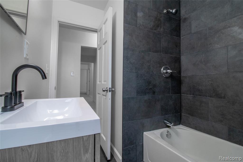 68 N Astor Street, Pontiac, MI 48342 — Photo 12