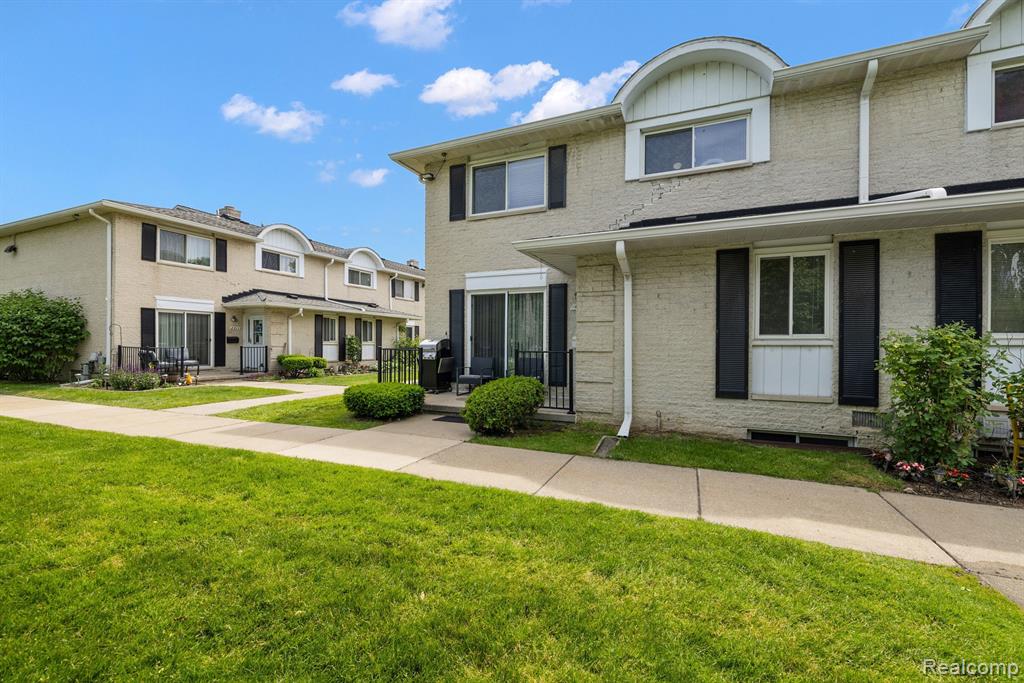41951 UTICA Road, Sterling Heights, MI 48313 — Photo 4