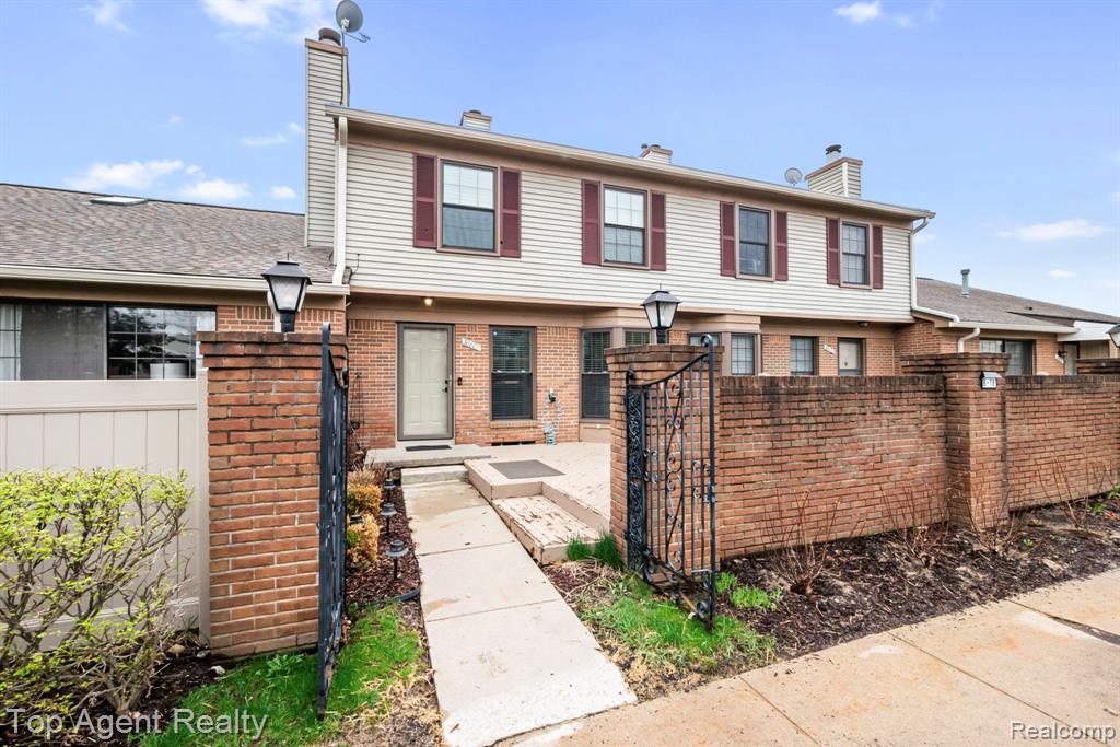 38887 Country Circle, Farmington Hills, MI 48331 — front exterior