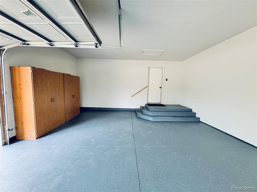 49401 N Glacier, Northville, MI 48168 — Photo 24