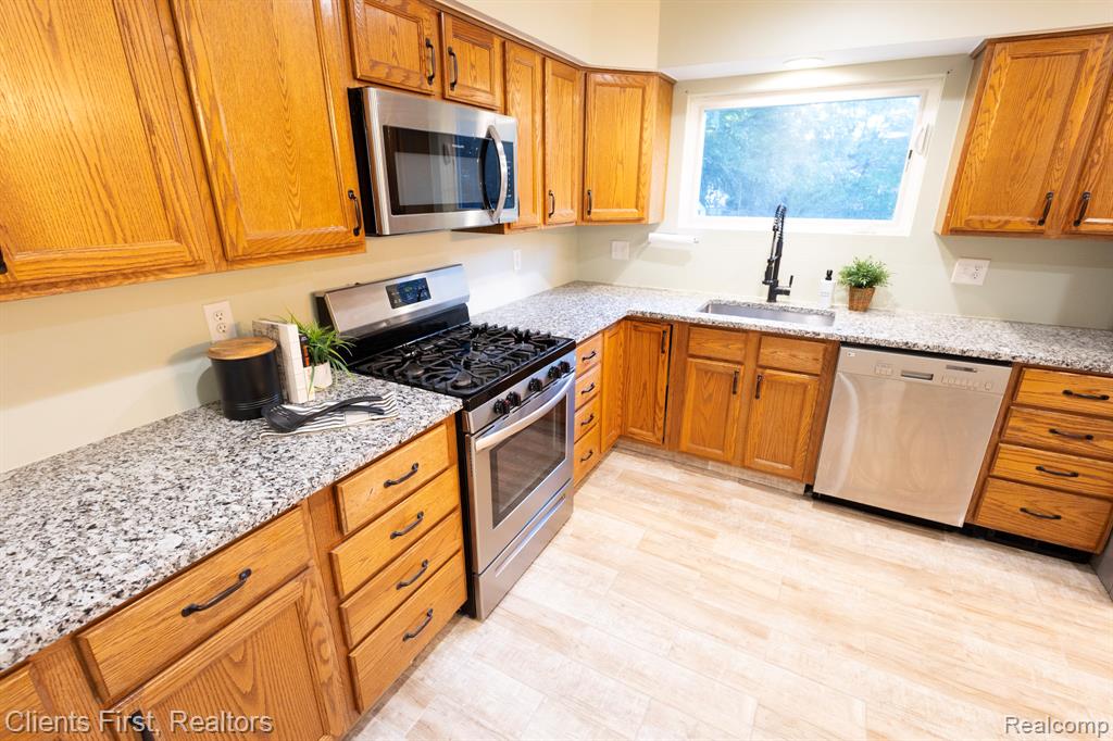 584 Worthington Road, Canton, MI 48188 — Photo 7