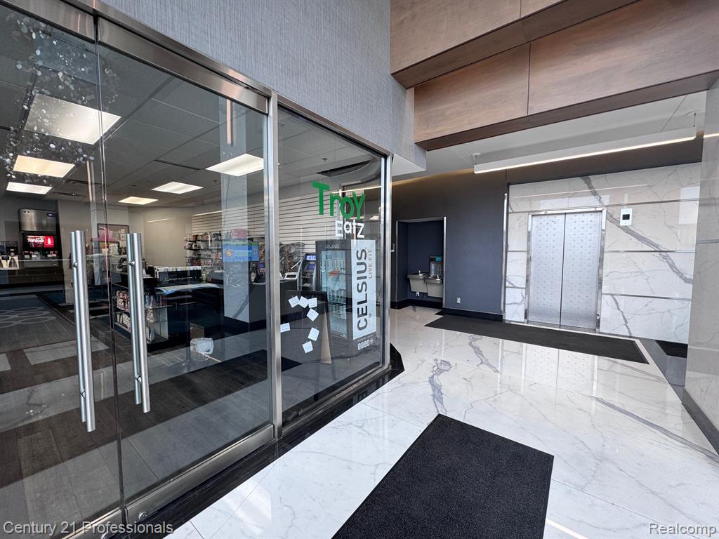 888 W Big Beaver - Troy Eatz Road, 112, Troy, MI 48084 — Photo 36