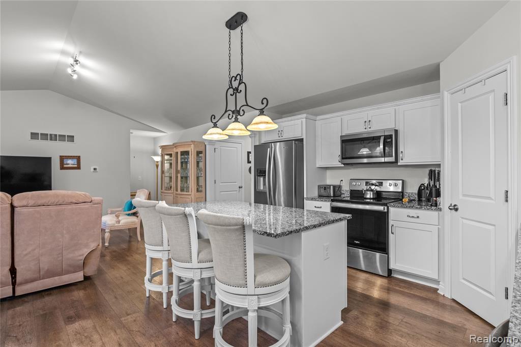 13704 Chester Court, Belleville, MI 48111 — Photo 14