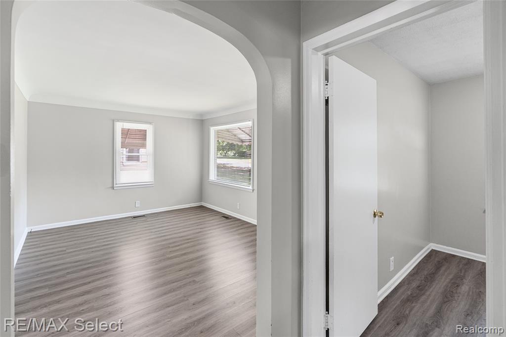 4305 Pengelly Road, Flint, MI 48507 — Photo 24