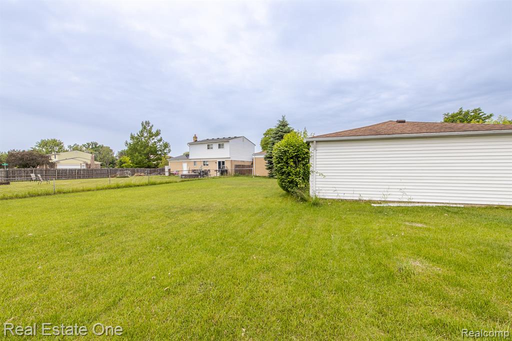 40026 Kristen Drive, Sterling Heights, MI 48310 — Photo 35